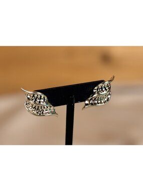 Vintage jewelry Cora silver tone clip on leaf earrings B37